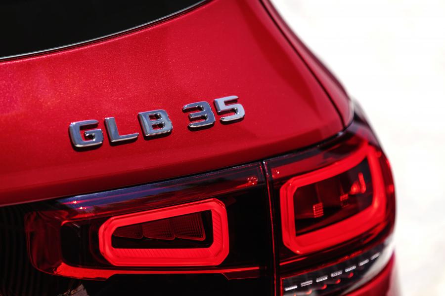 Логотип Mercedes-AMG GLB35 4Matic (X247) 2019 года  (WW) (фото 2 из 47)